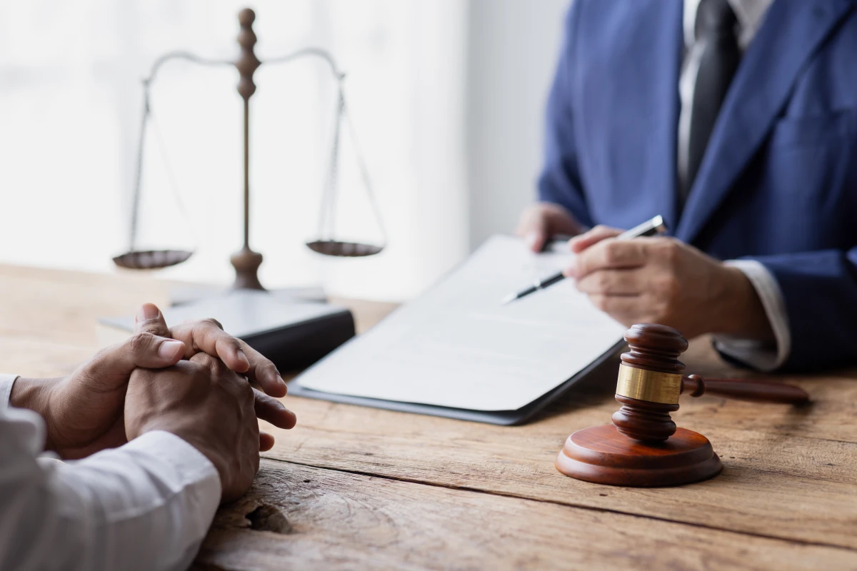 Droit civil et conflits de voisinage : comment les résoudre ?